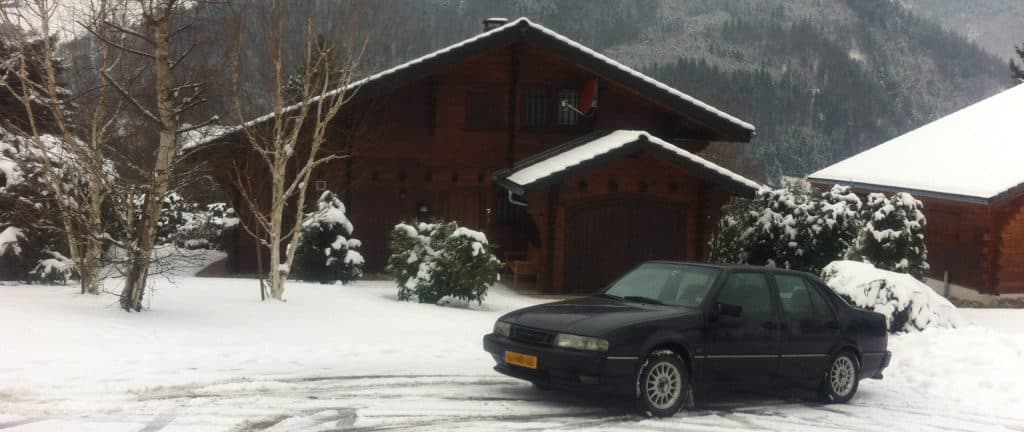 Saab 9000 : Une Suédoise dans l'Univers des Berlines Premium