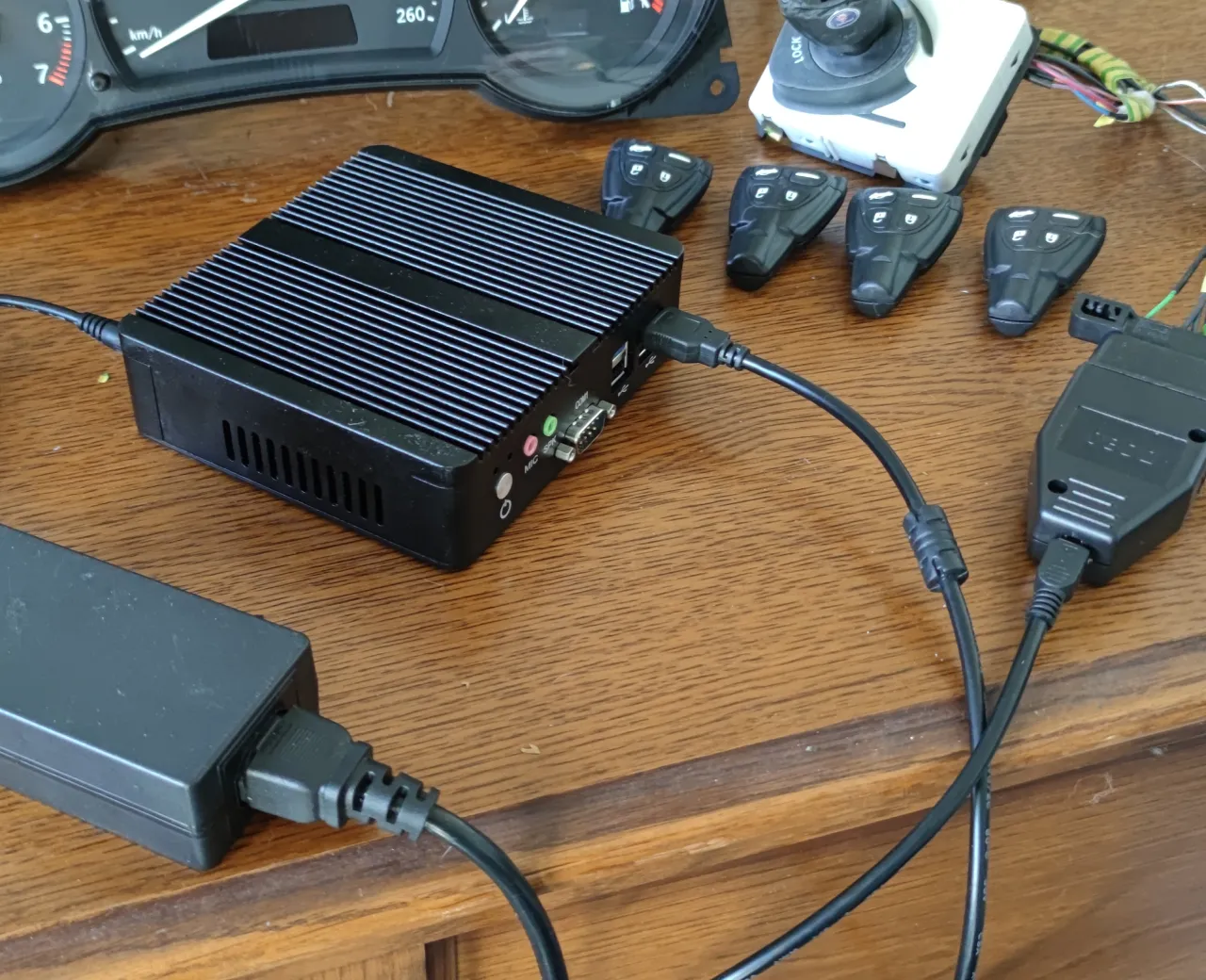 Automotive diagnostic equipment (PC, power cable, OBD2 interface)