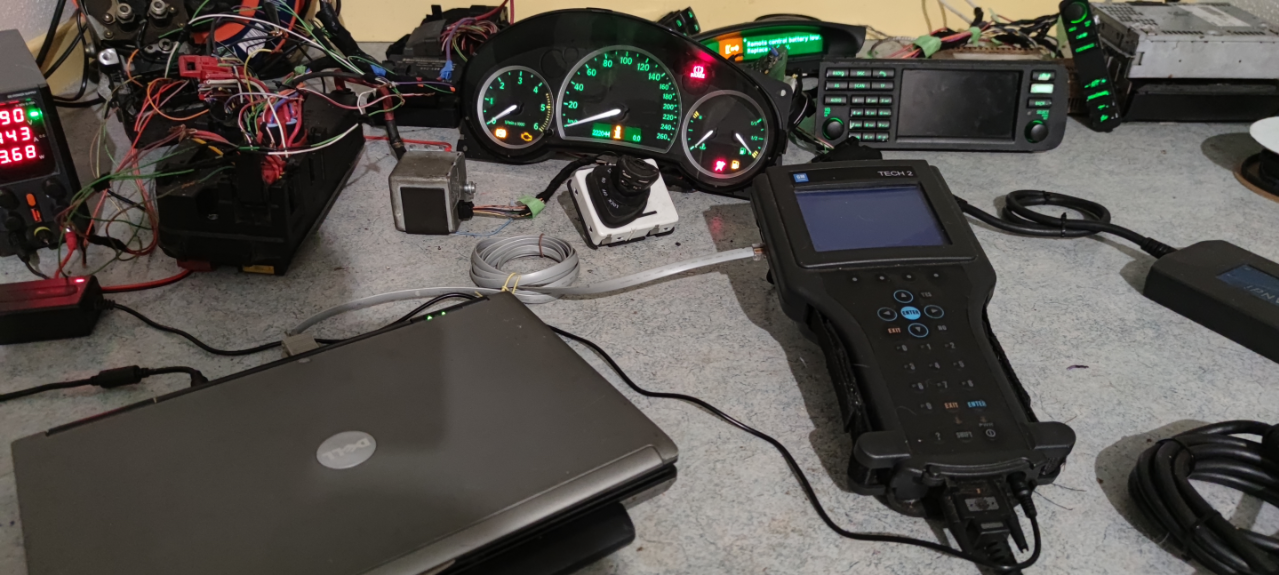 Saab electronic test bench with instrument cluster and Tech 2
